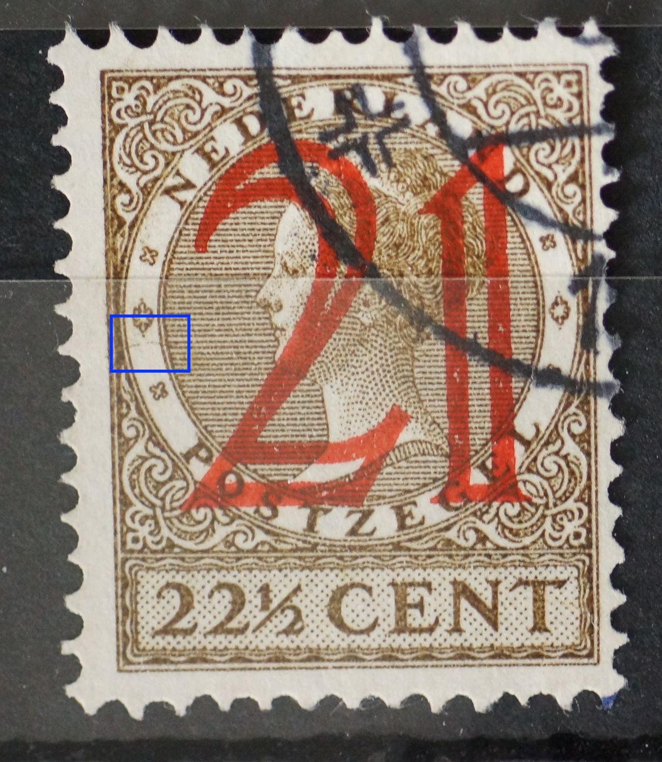 NVPH 224 - boogvormige bruine kras links