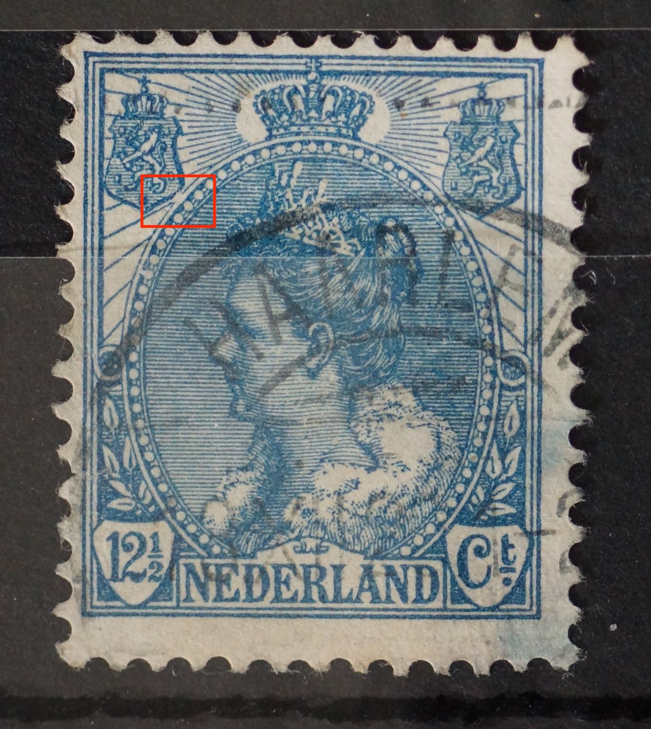 NVPH 62 - breuk in rand medaillon bij linker wapenschild
