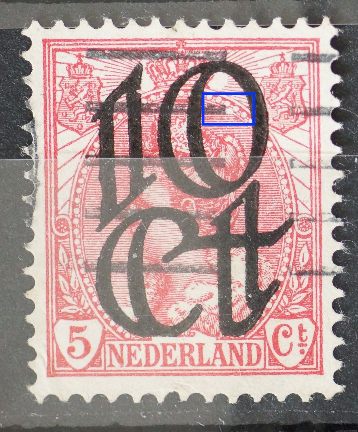 NVPH 117 - witte vlek in arcering/rand medaillon rechtsboven