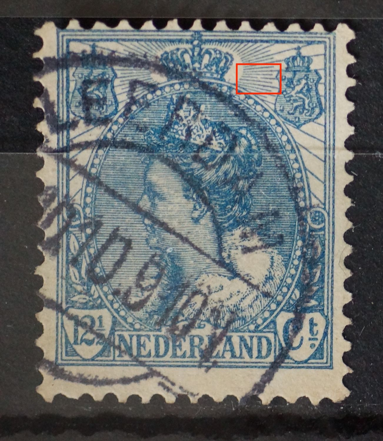 NVPH 63 - breukje in straal rechts van kroon