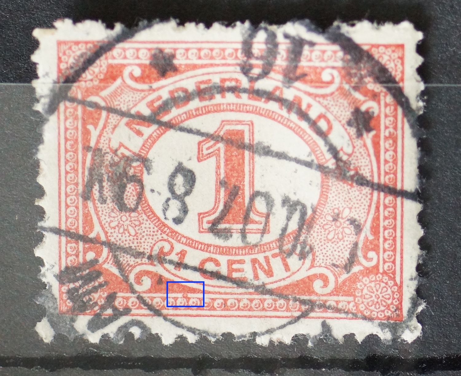 NVPH 51 - rode punt/vlek onder de kleine 1