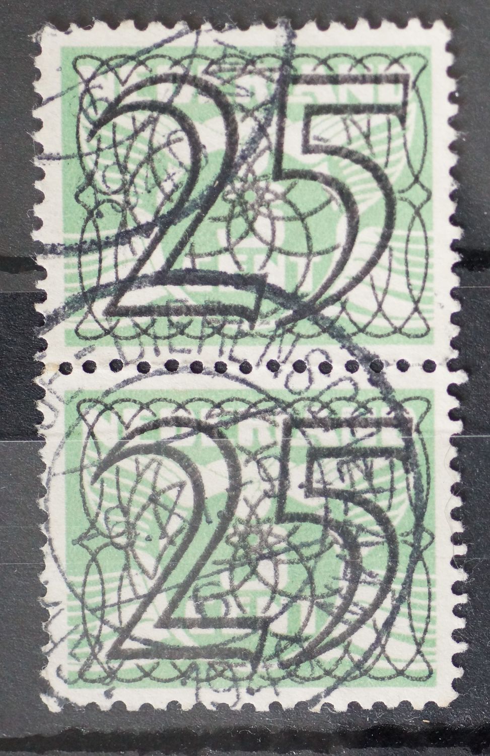 sGravenhage - Dierenschelaan 6 op NVPH 364 (paar)