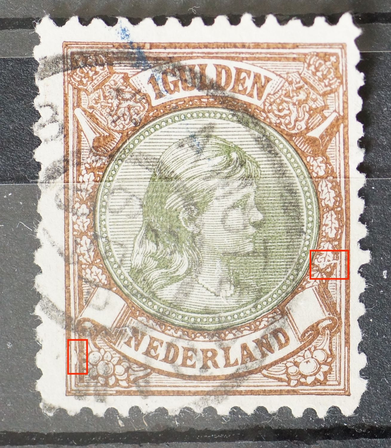 NVPH 46 - o.a. witte kras in onderste eikenblad rechts en witte vlek in kaderlijn linksonder