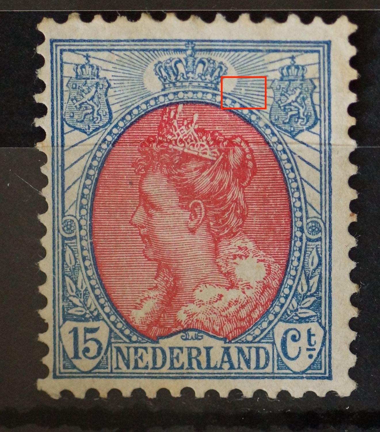 NVPH 65 - witte vlek / breuk in stralen rechts van kroon