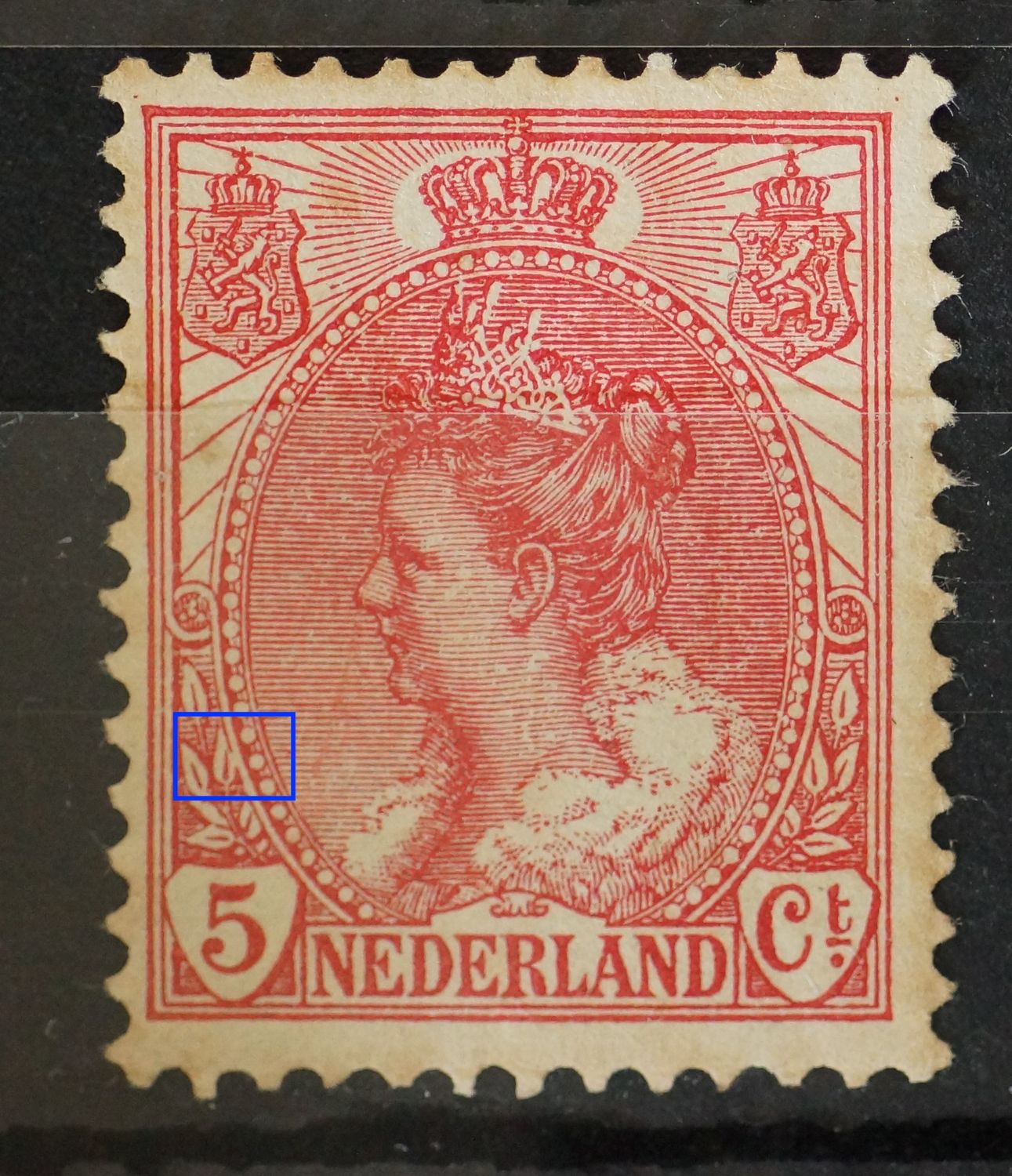 NVPH 60 - breuk in rand medaillon bij bladeren links