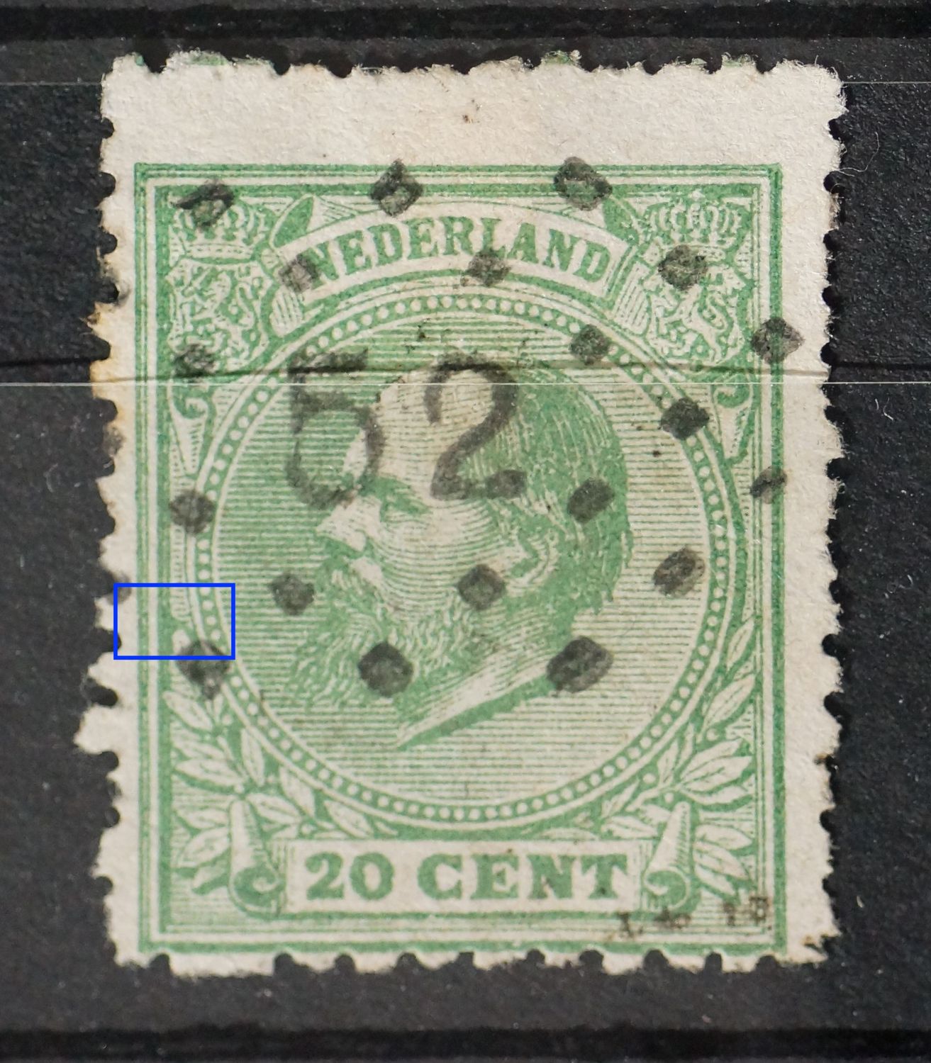 NVPH 24 - groene vlek boven bovenste blad links