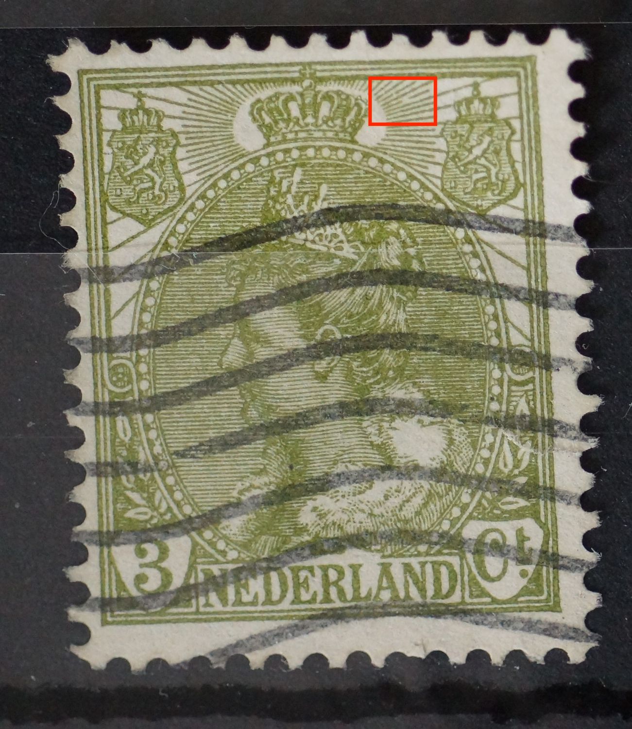 NVPH 57 - breuk in straal rechts van kroon