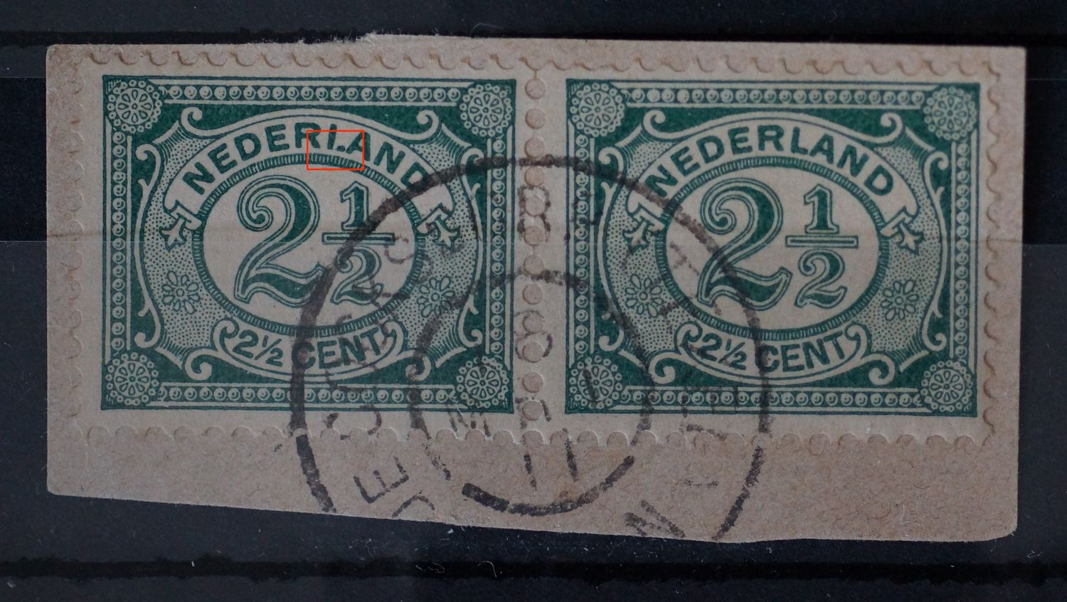 NVPH 55 (paar) - breuk in de L van NEDERLAND (linker zegel), grootrond De Cocksdorp (Texel)