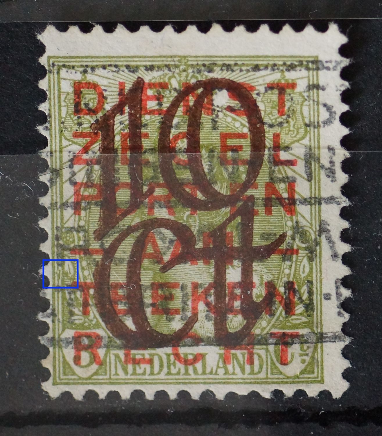 NVPH 132 (57 PM 11) - groene vlekken bij bovenste blad links