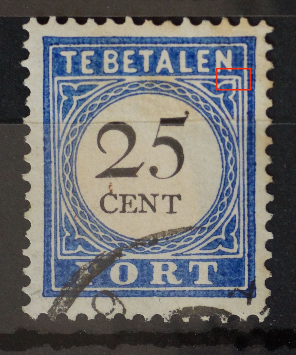 NVPH P26 - breuk bij ornament rechtsboven