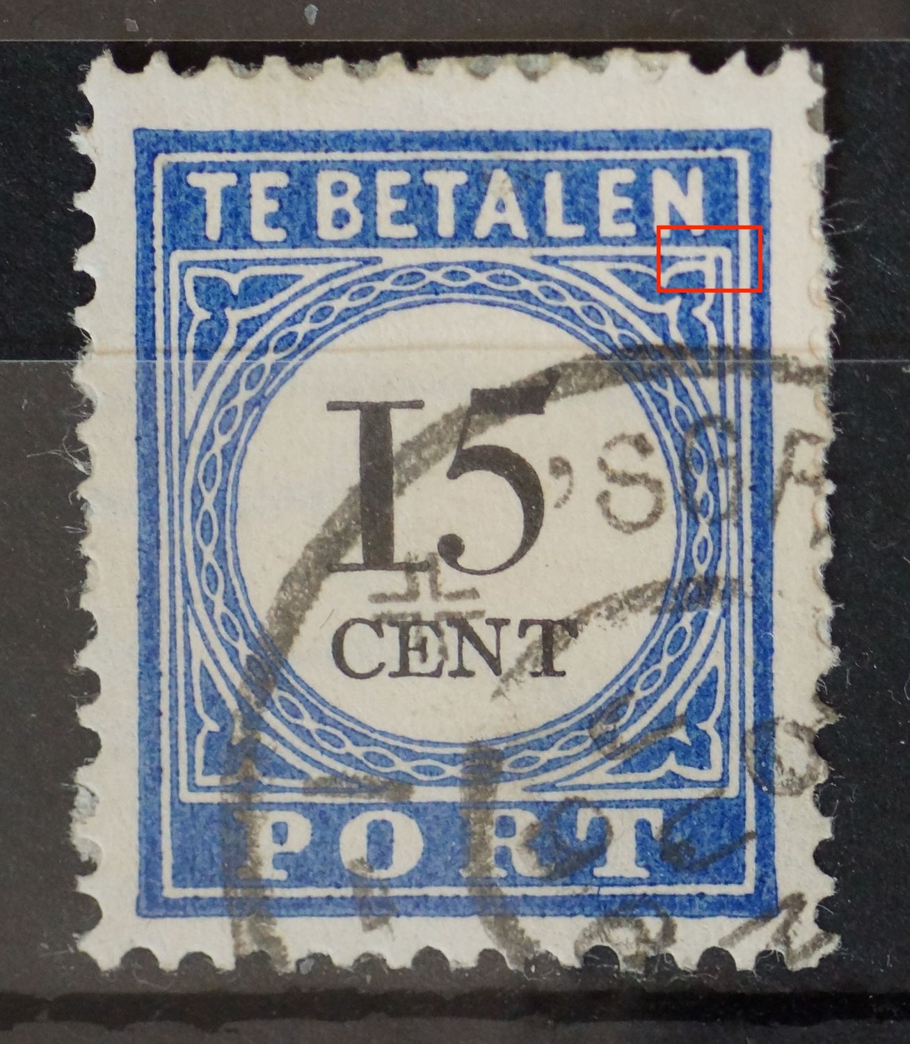 NVPH P24 - breuk bij ornament rechtsboven