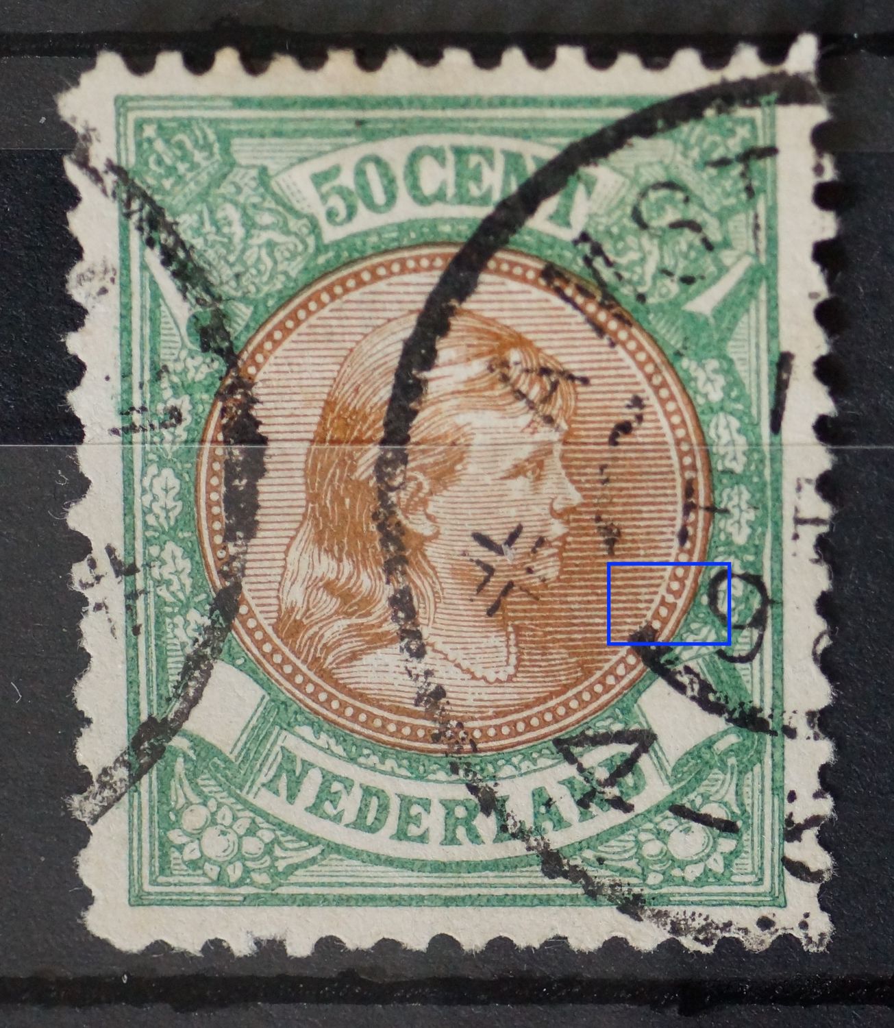 NVPH 45 - breuk, door parel, in rand medaillon rechts