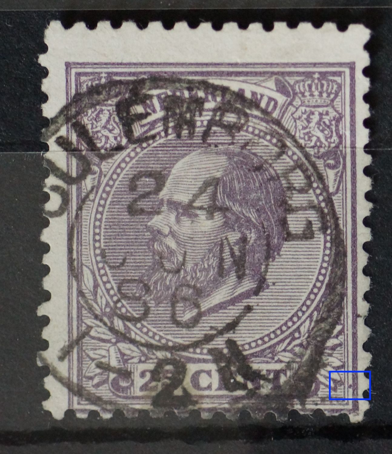 NVPH 26 - violette punt tussen kaderlijnen rechts, onder