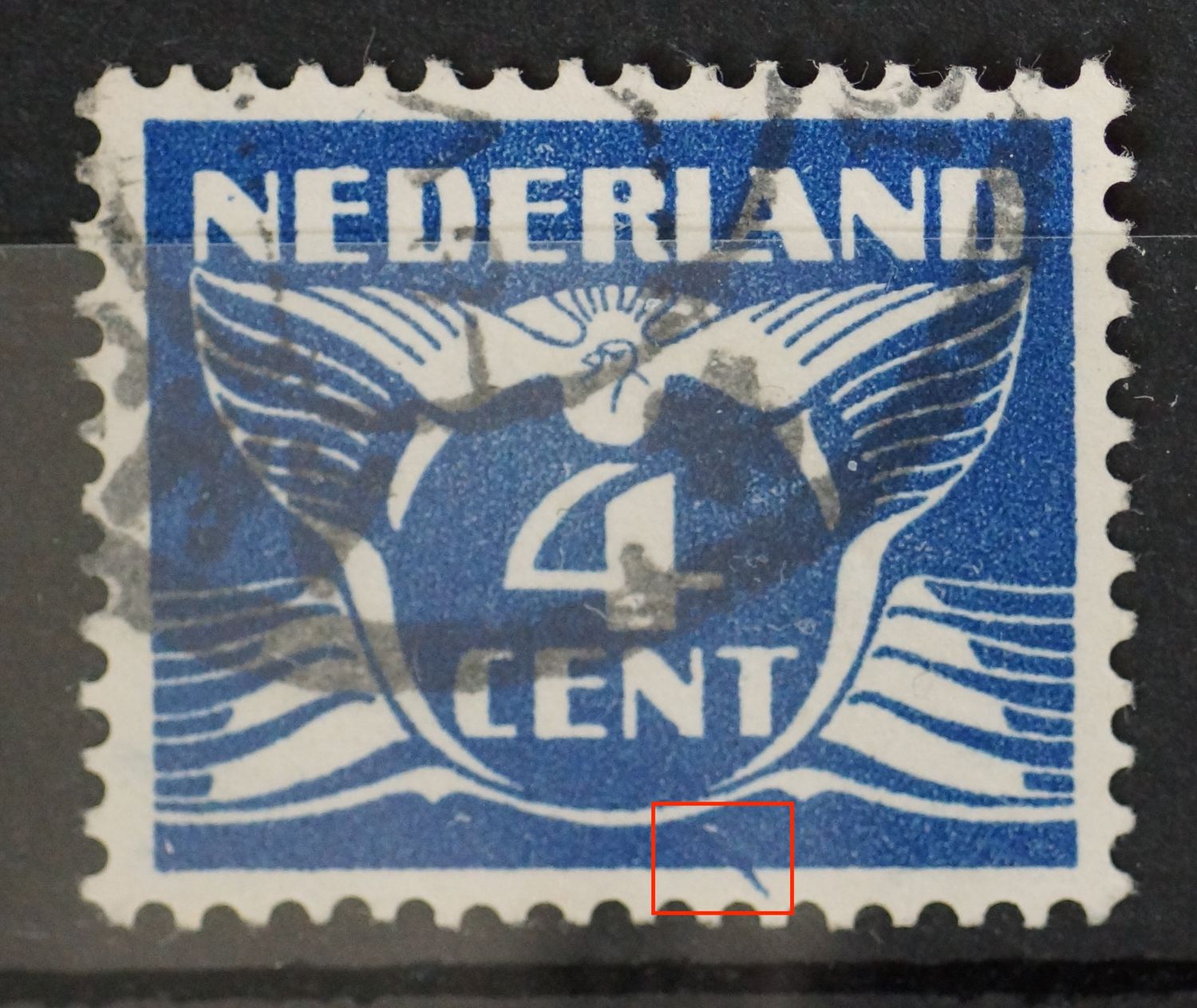 NVPH 148 - blauwe vlek/kras onder