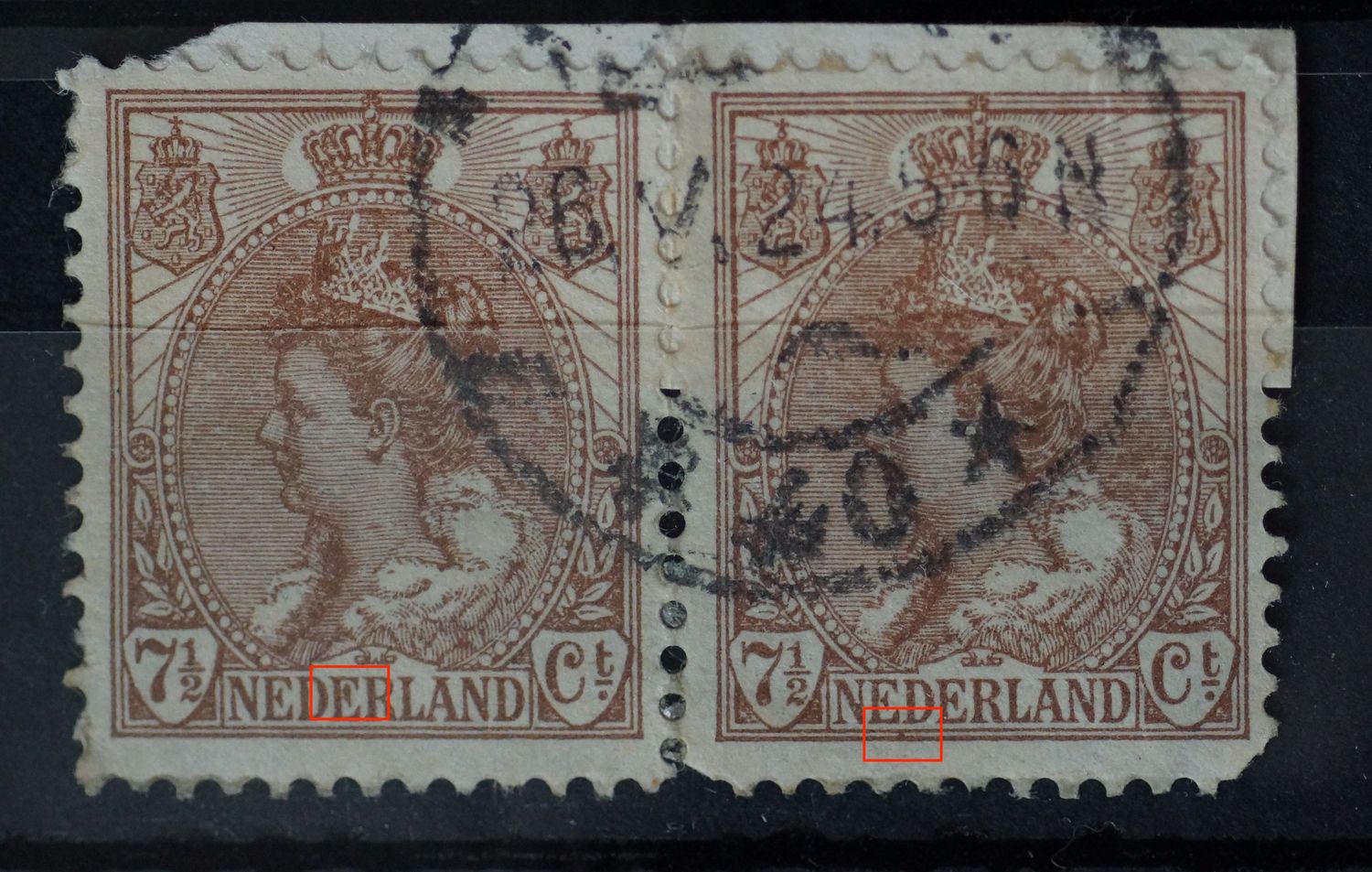 NVPH 61 (paar) - bruine vlek in 2e E van NEDERLAND (linker zegel) en bruine vlek onder ED van NEDERLAND (rechter zegel)
