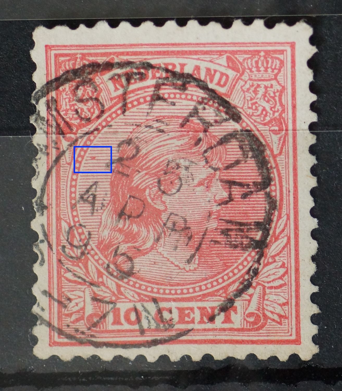 NVPH 37 - rode vlek tussen de arcering links NVPH 37 - rode vlek tussen de arcering links