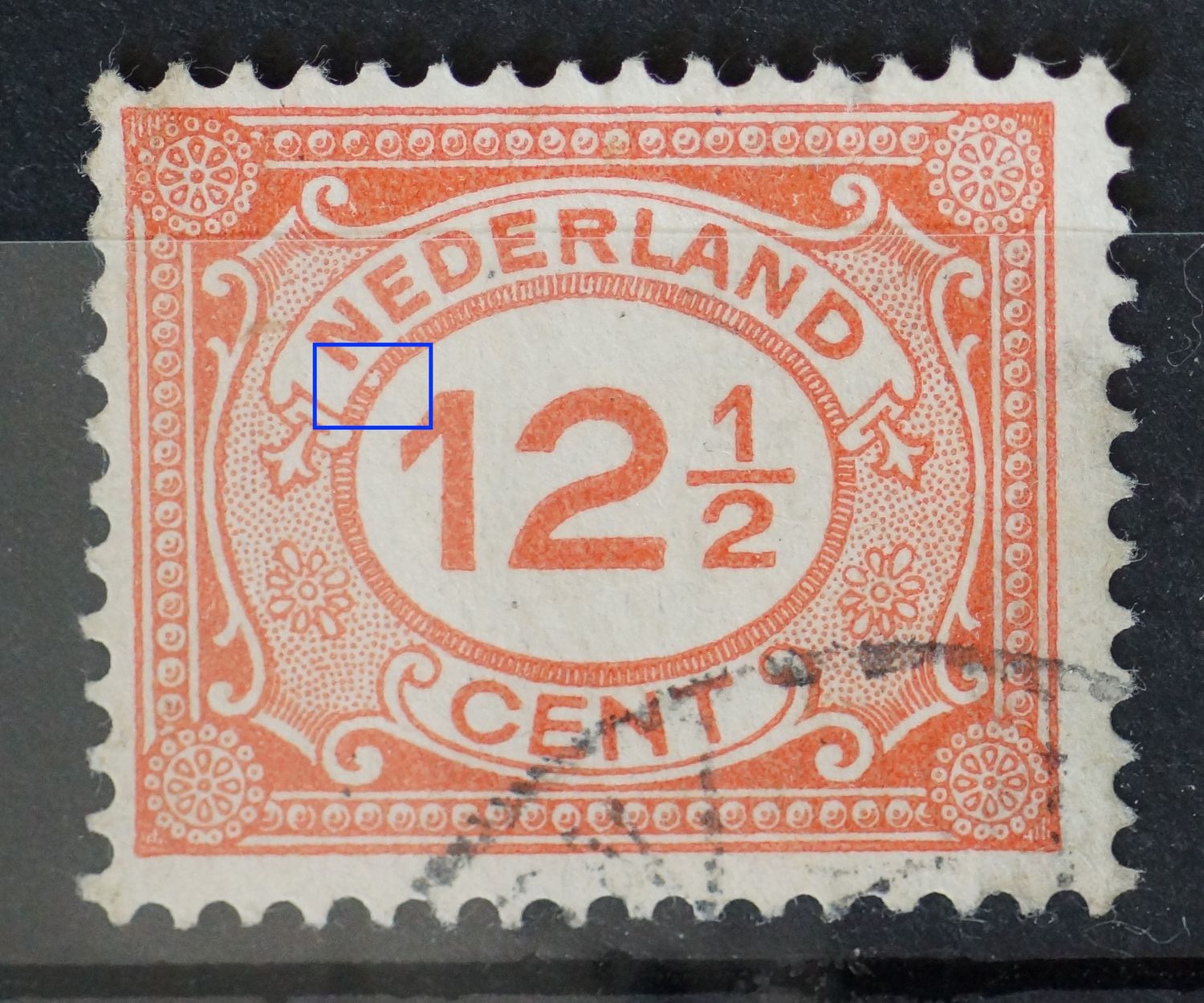 NVPH 108 - witte vlek in rand onder de 1e N van NEDERLAND