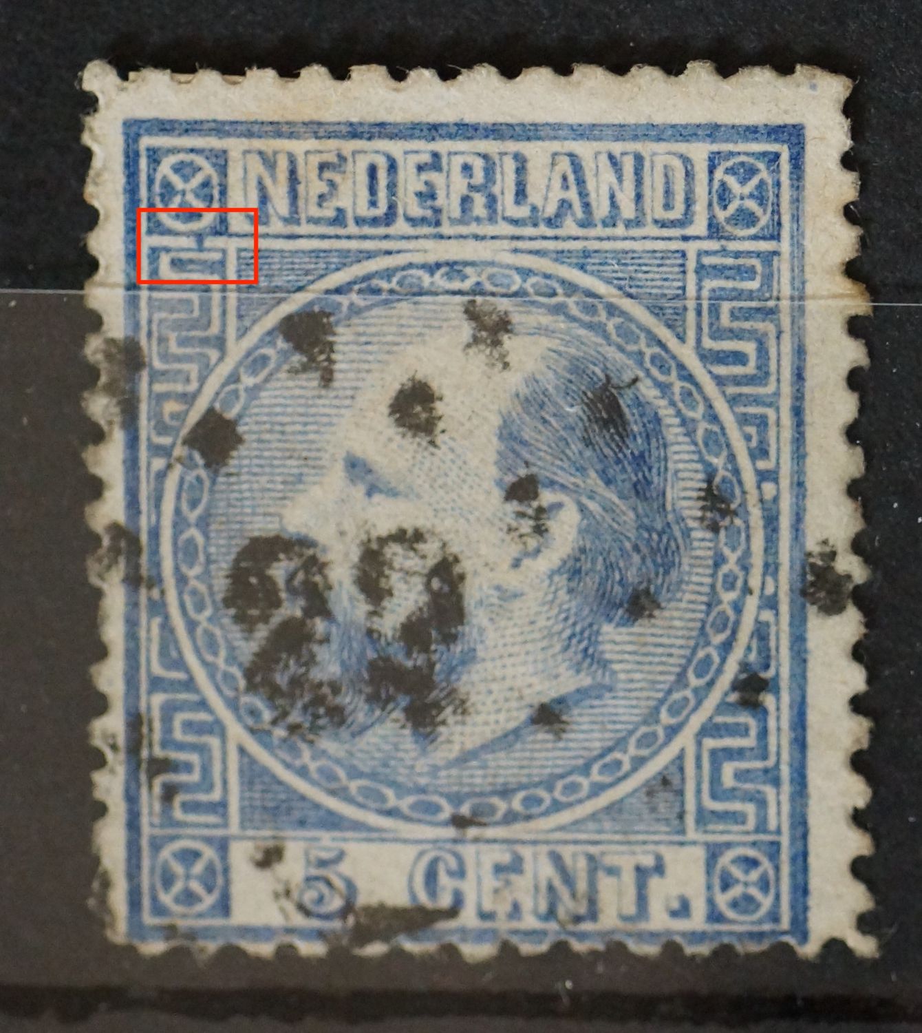 NVPH 7 - blauwe vlek onder ornament linksboven