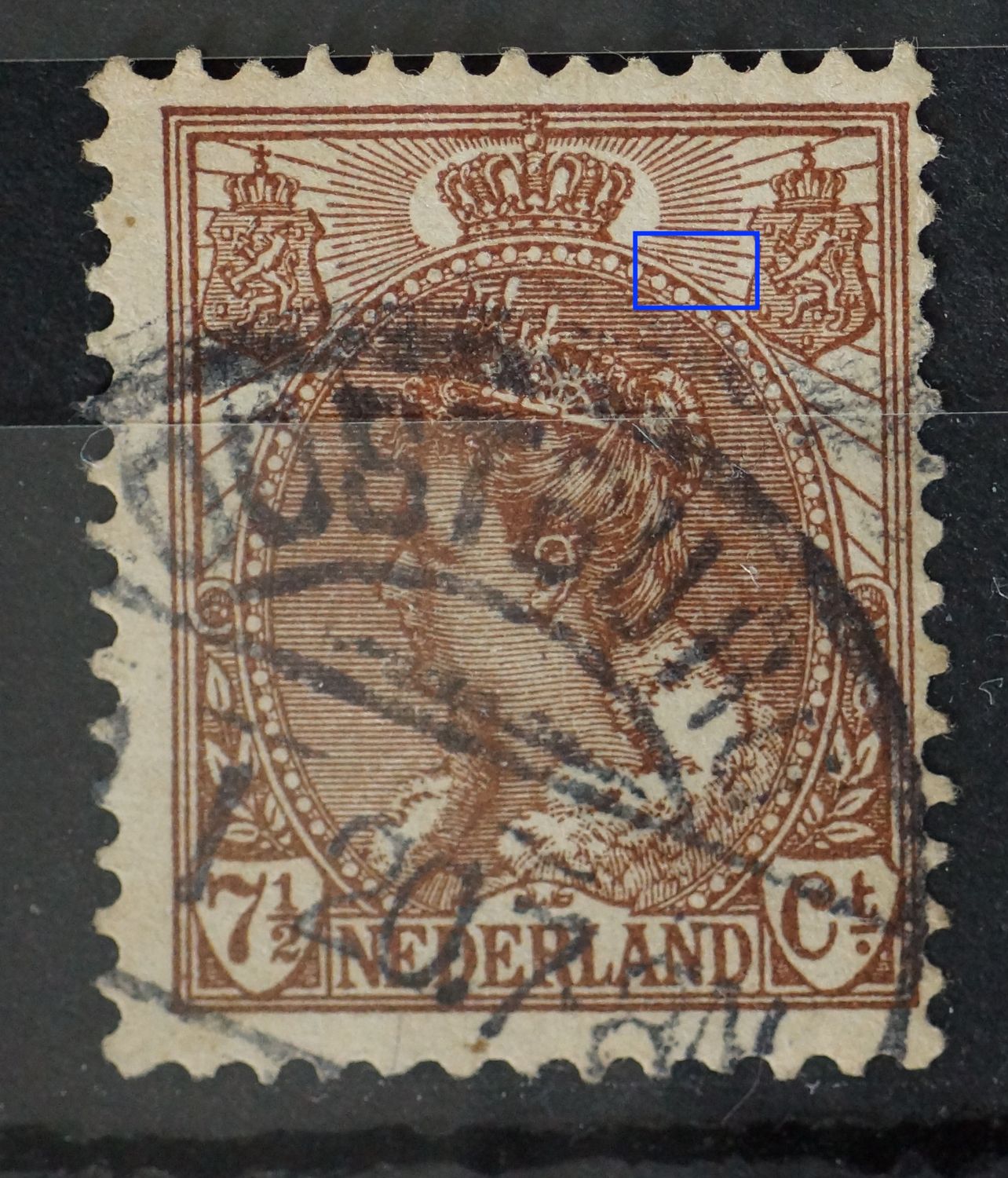 NVPH 61 - breuk in straal rechts van kroon