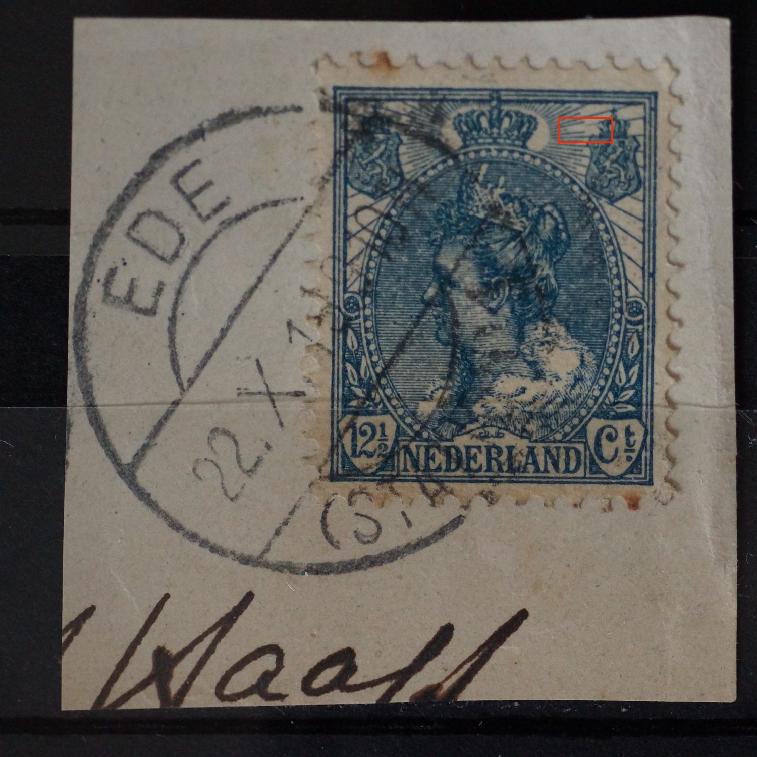 NVPH 63 - grote breuk in straal rechts van kroon