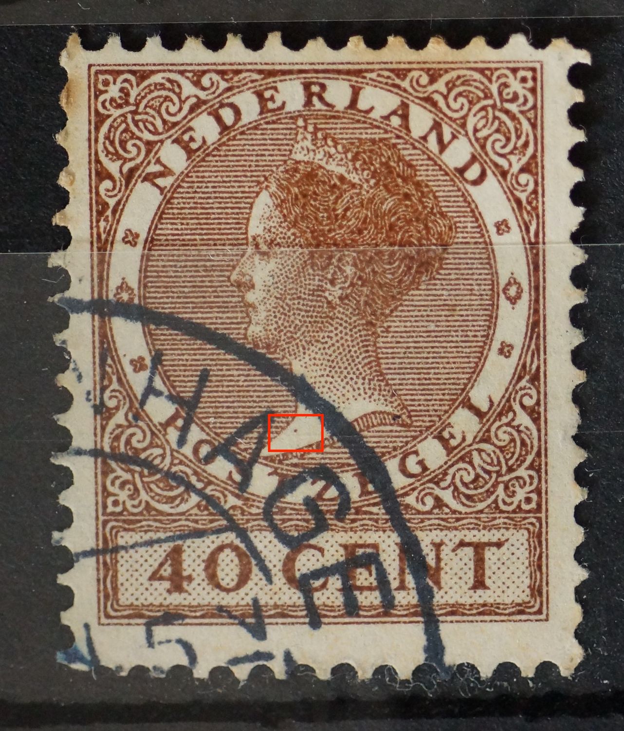 NVPH 196 - bruine stip in de hals