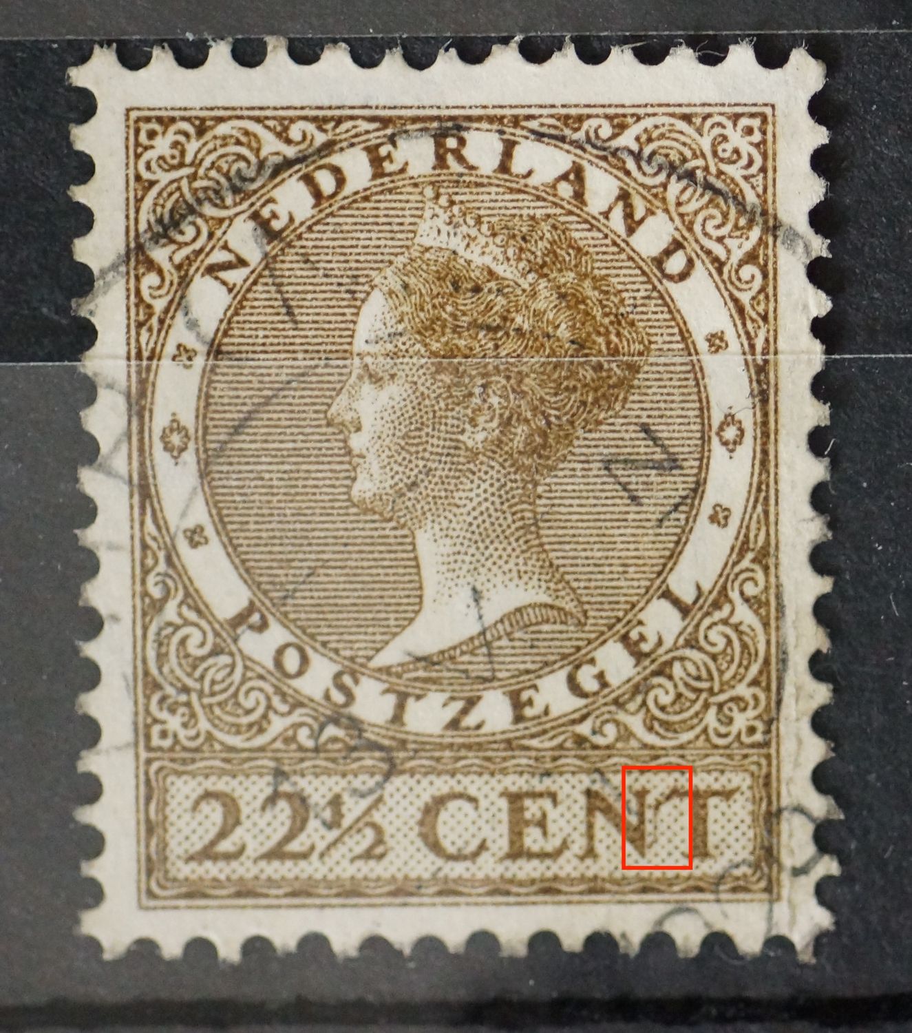 NVPH 190 - olijfkleurig lijntje / kras tussen NT van CENT