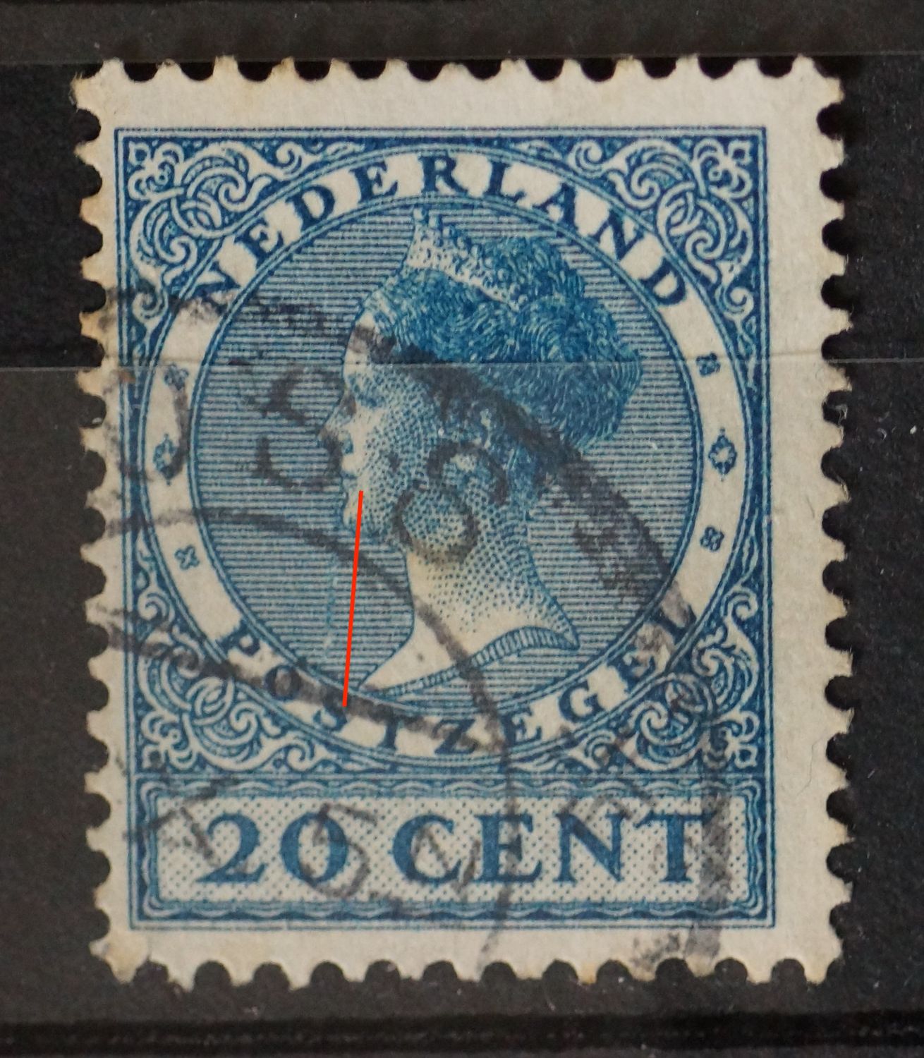 NVPH 156 - verticale blauwe lijn vanaf de mond