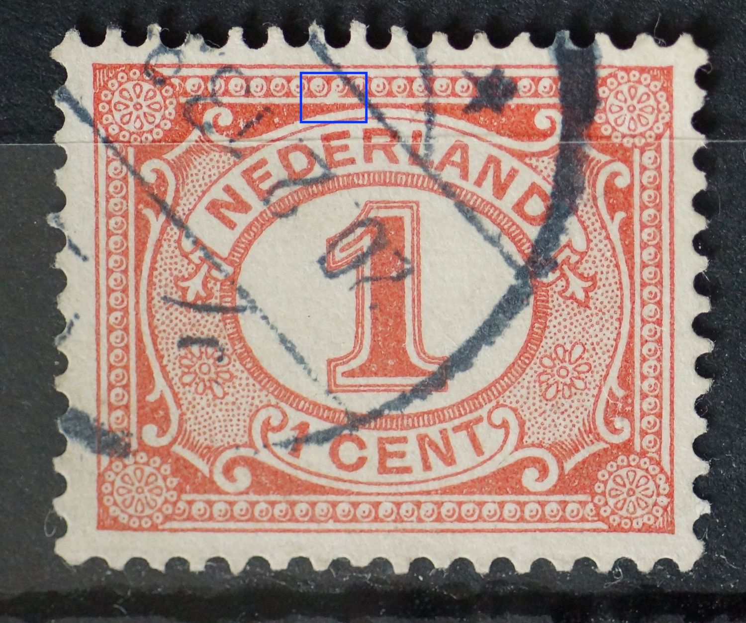 NVPH 51 - witte vlek onderaan parelrand boven