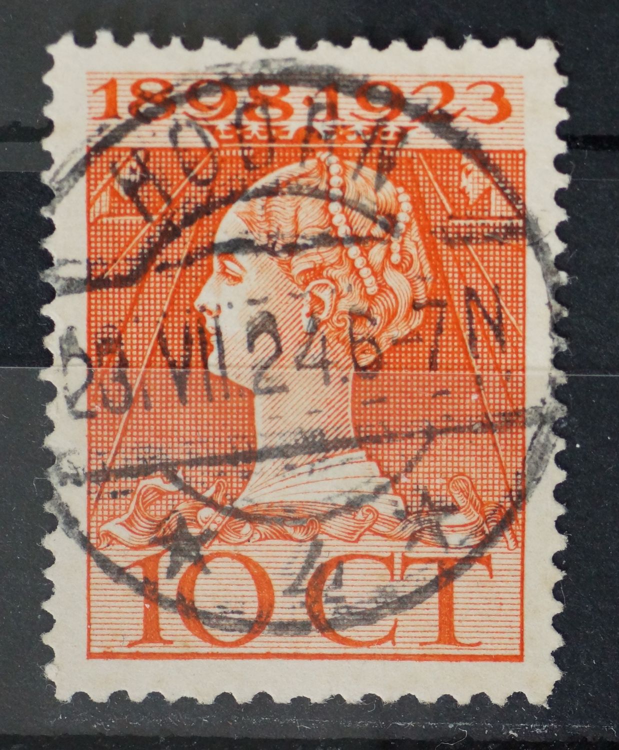 Hoorn 4 op NVPH 124 - vrij schaars Hoorn 4 op NVPH 124 - vrij schaars