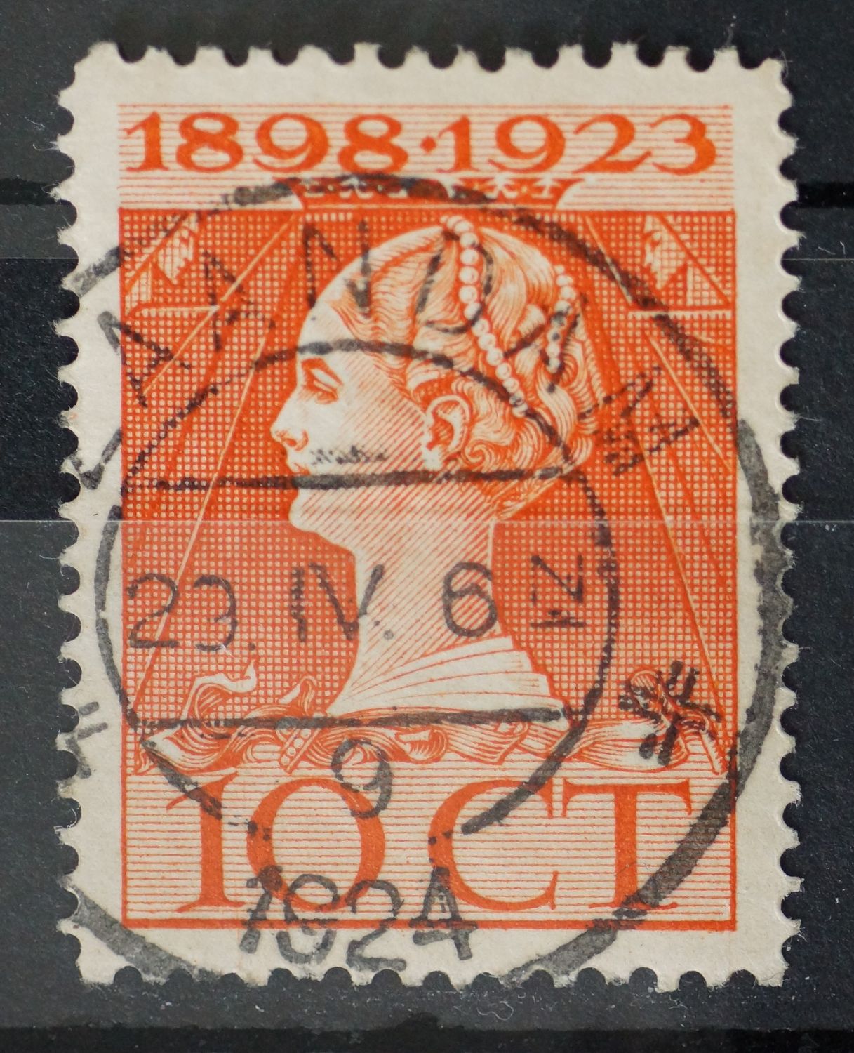 Zaandam 9 op NVPH 124