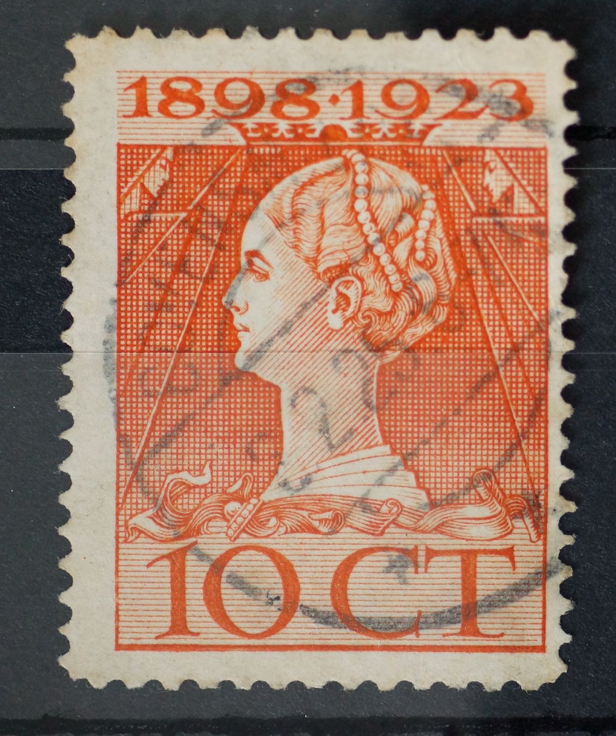 Bovensmilde op NVPH 124 - schaars