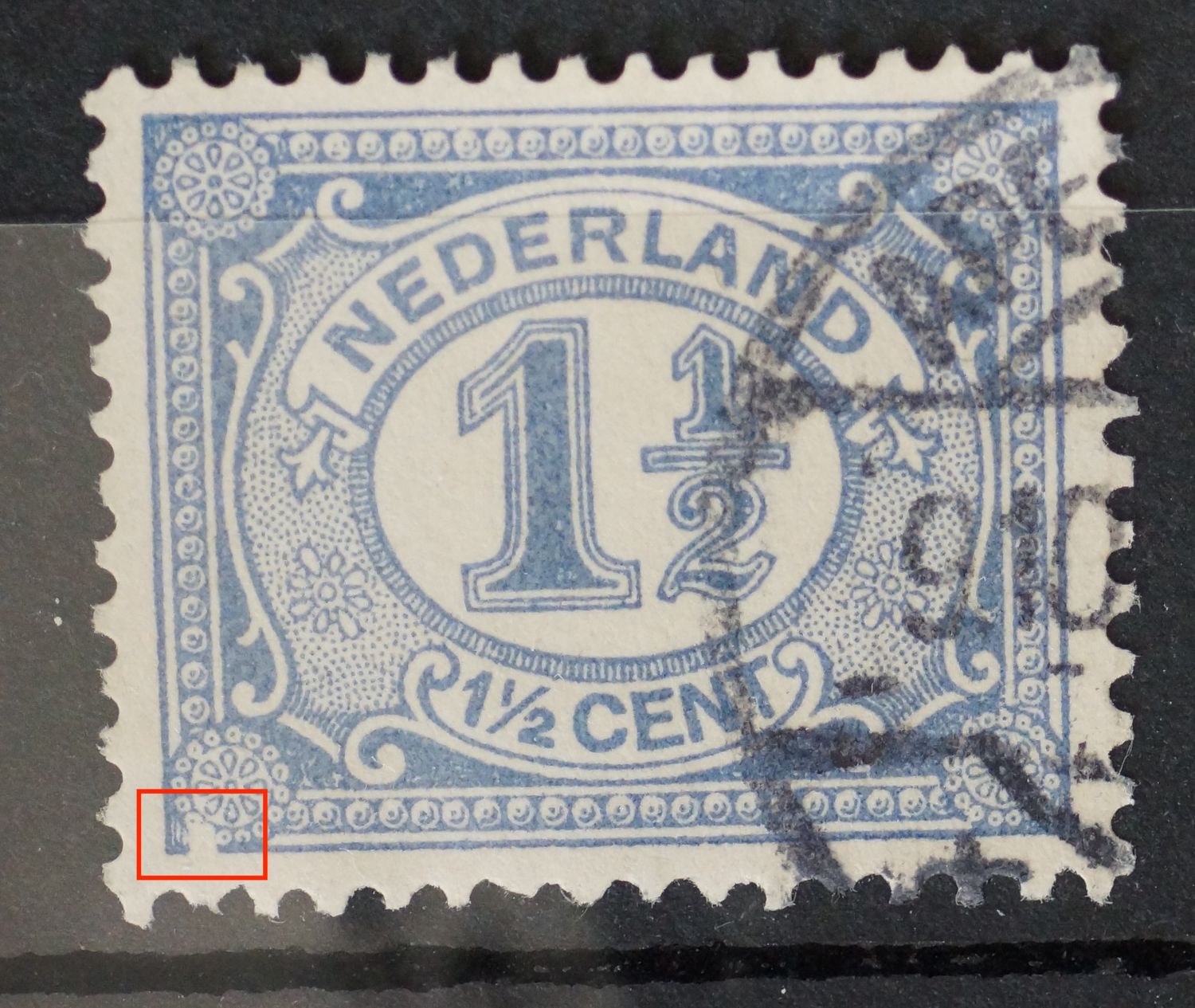 NVPH 52 - witte vlek in ornament linksonder