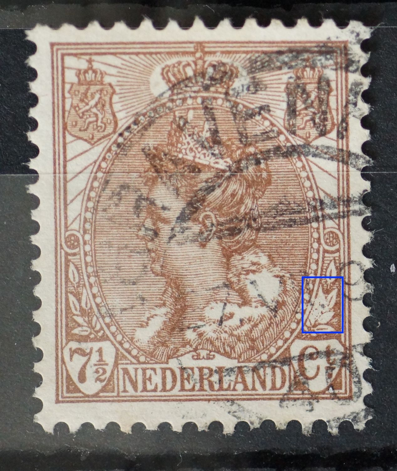 NVPH 61 - grote witte vlek / beschadigingen in bladeren rechts