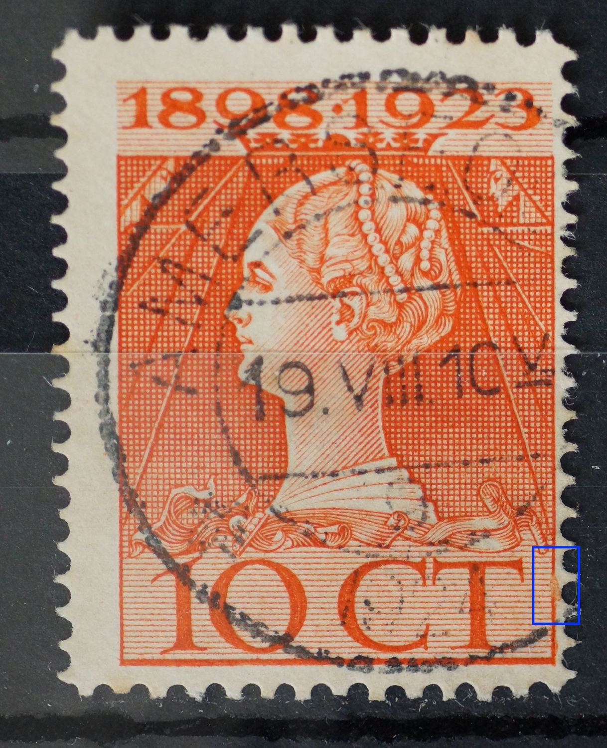 NVPH 124 - oranje vlek in kaderlijn rechtsonder