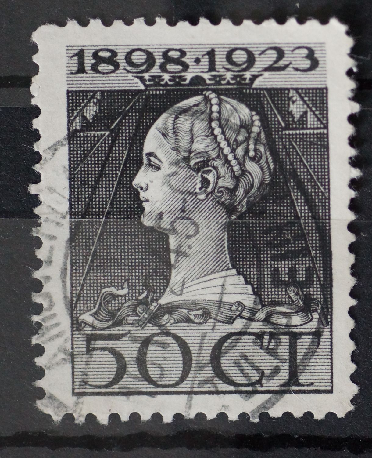 Amsterdam Tulpplein 3 op NVPH 128 - vrij schaars Amsterdam Tulpplein 3 op NVPH 128 - vrij schaars