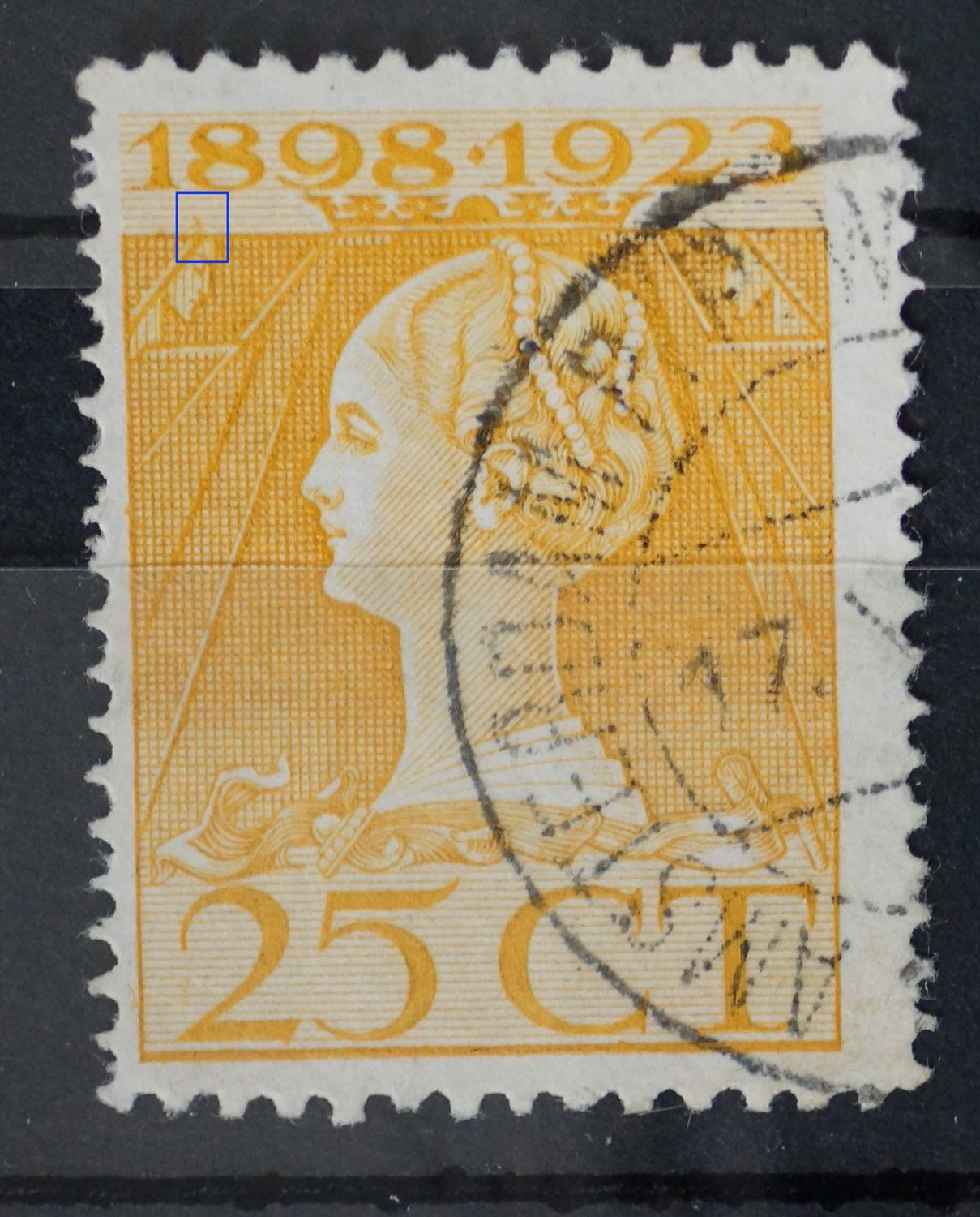 NVPH 126 - verticale gele streep onder de eerste 8 van 1898