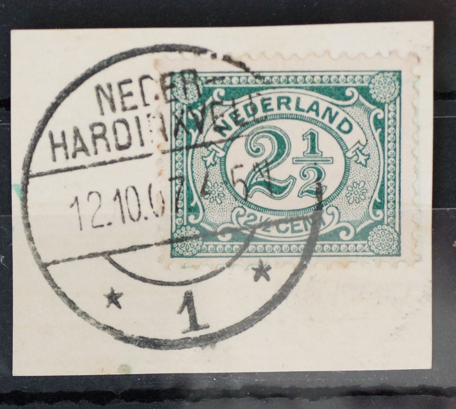 Neder-Hardinxveld 1 op NVPH 55 - vrij schaars