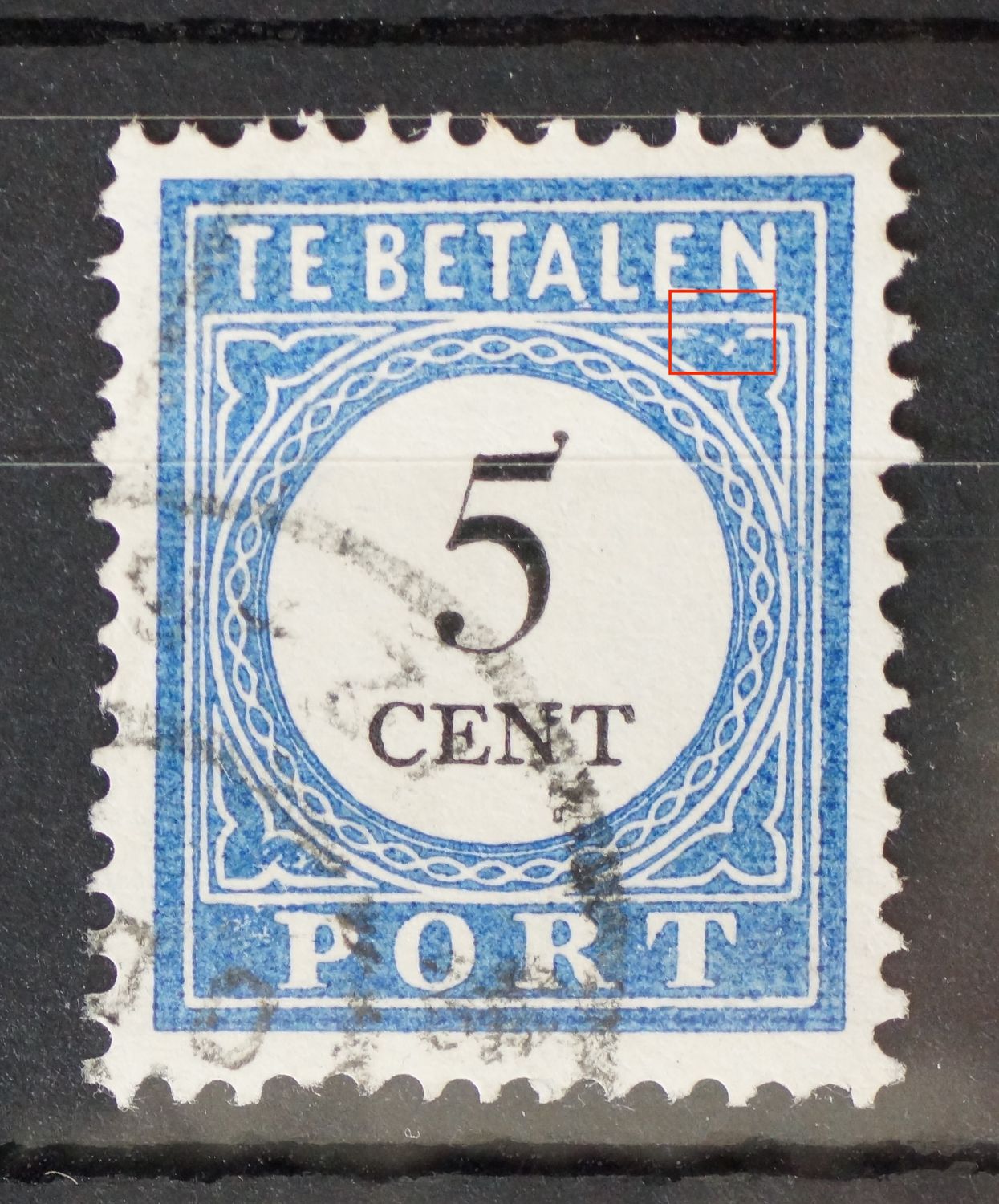 NVPH P19 - blauwe vlek in ornament rechtsboven