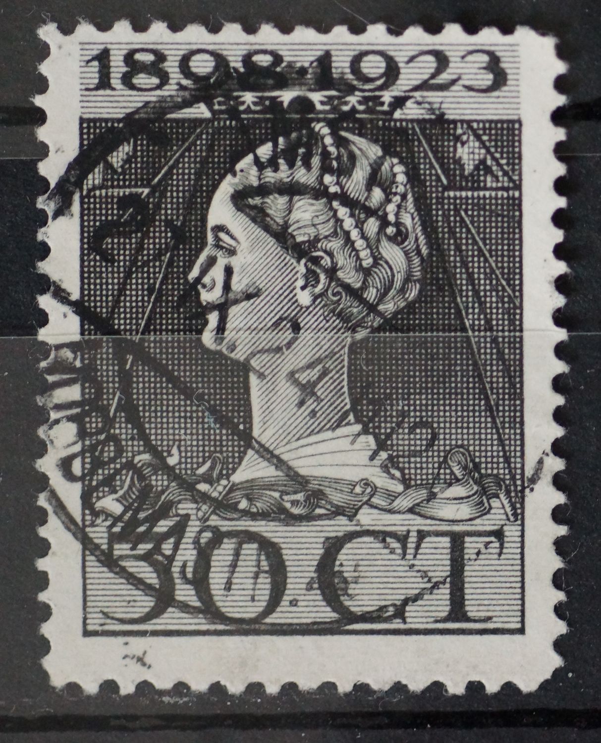 Amsterdam Hobbemastr. 4 op NVPH 128 - vrij schaars