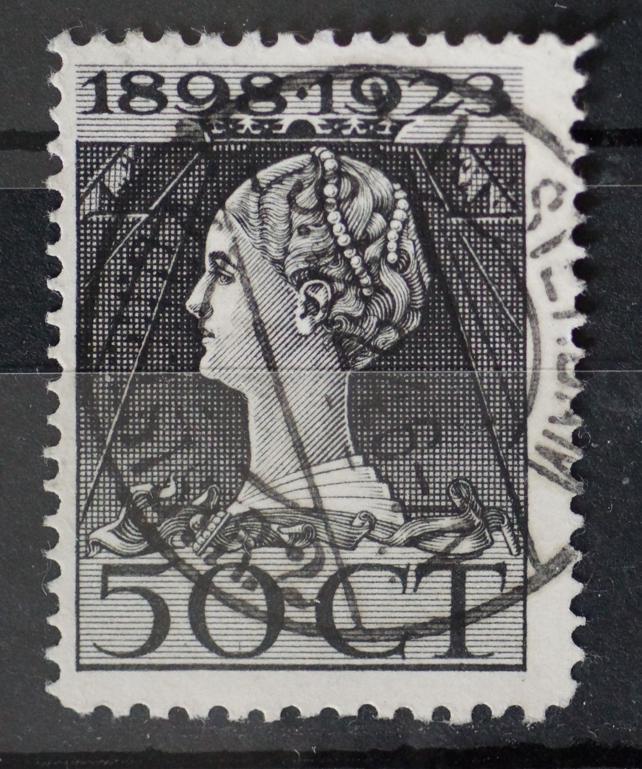 Amsterdam v.d. Helststr. 2 op NVPH 128 - vrij schaars Amsterdam v.d. Helststr. 2 op NVPH 128 - vrij schaars