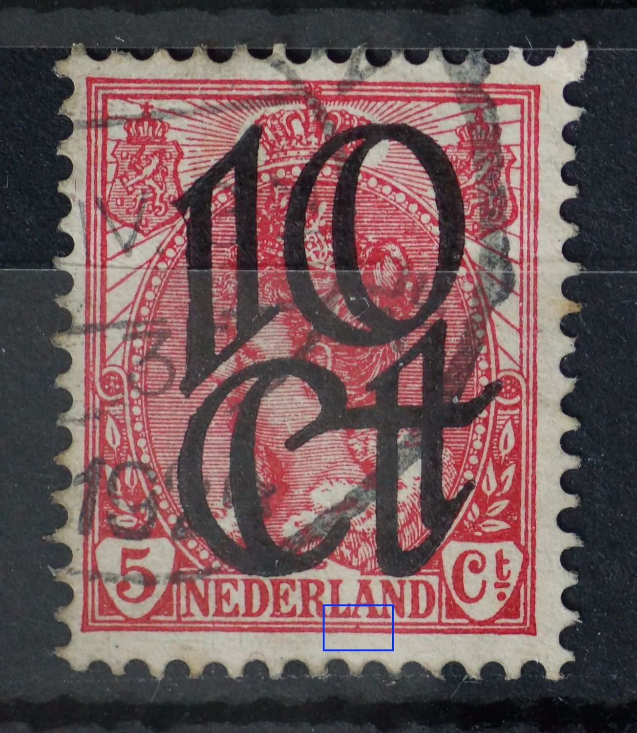 NVPH 117 - rode punt tussen kaderlijnen onder de A van NEDERLAND