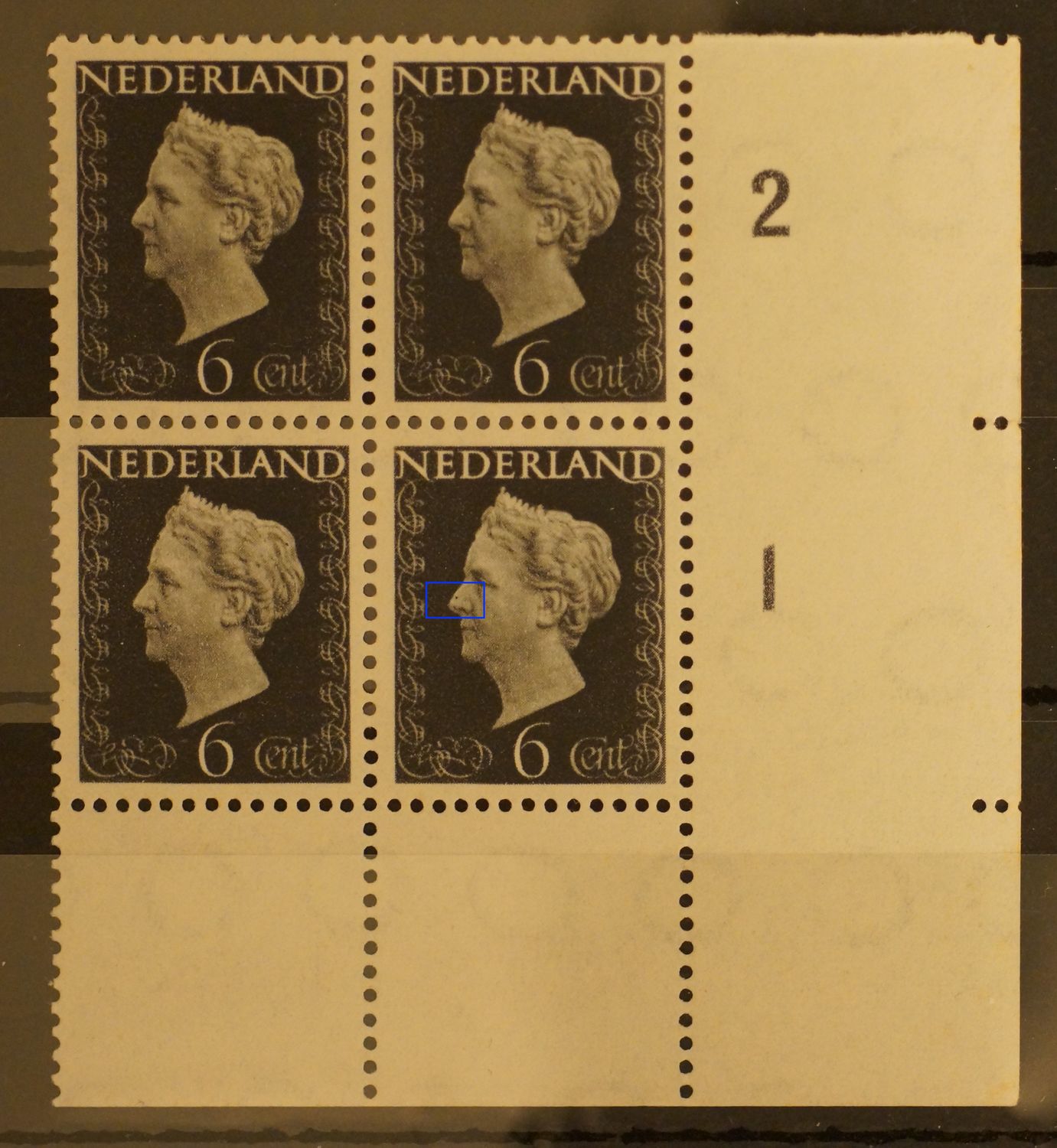 NVPH 475 (blok) - zwarte punt op de neus (zegel 200)