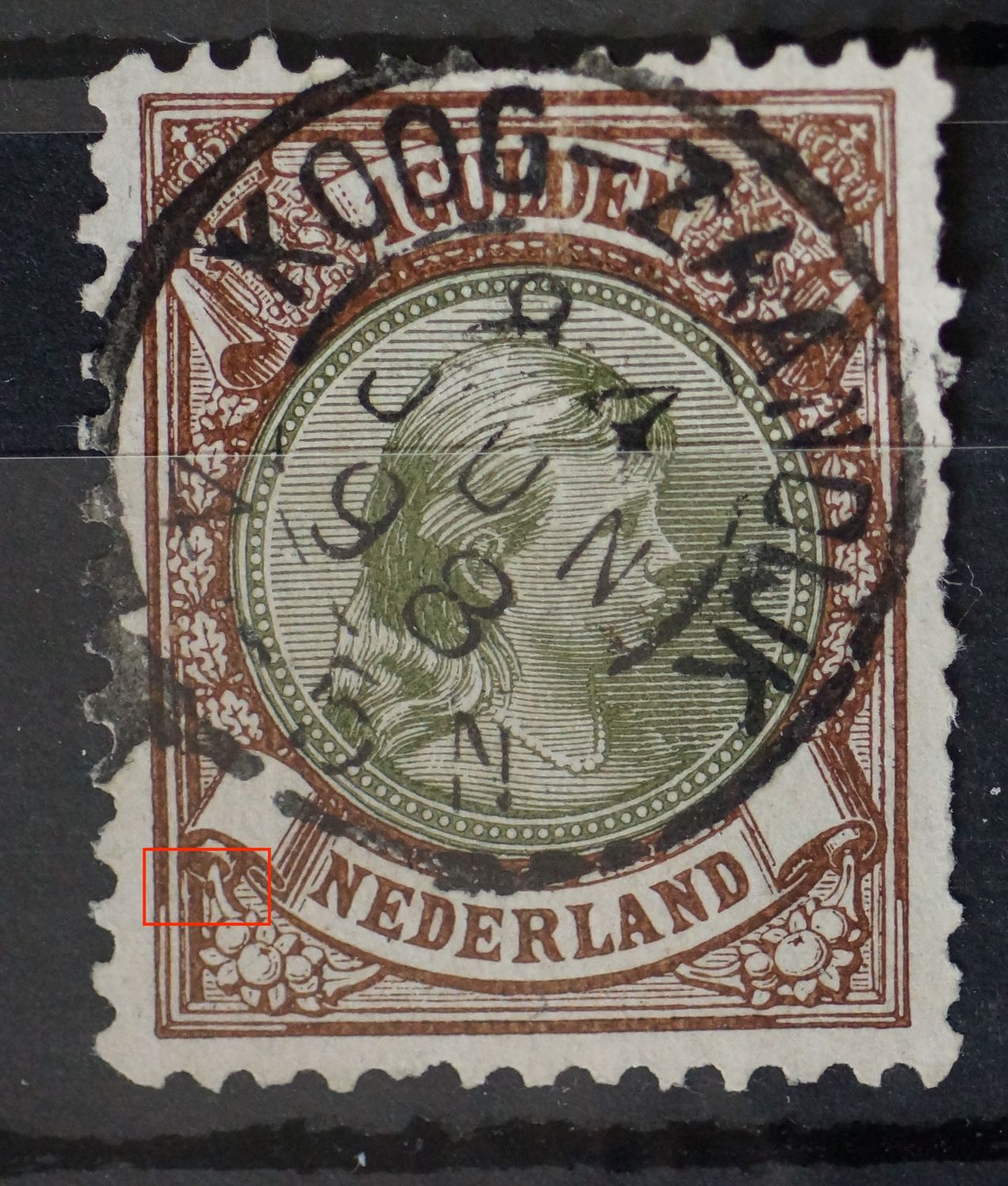 NVPH 46 - bruine vlek onder krul linksonder