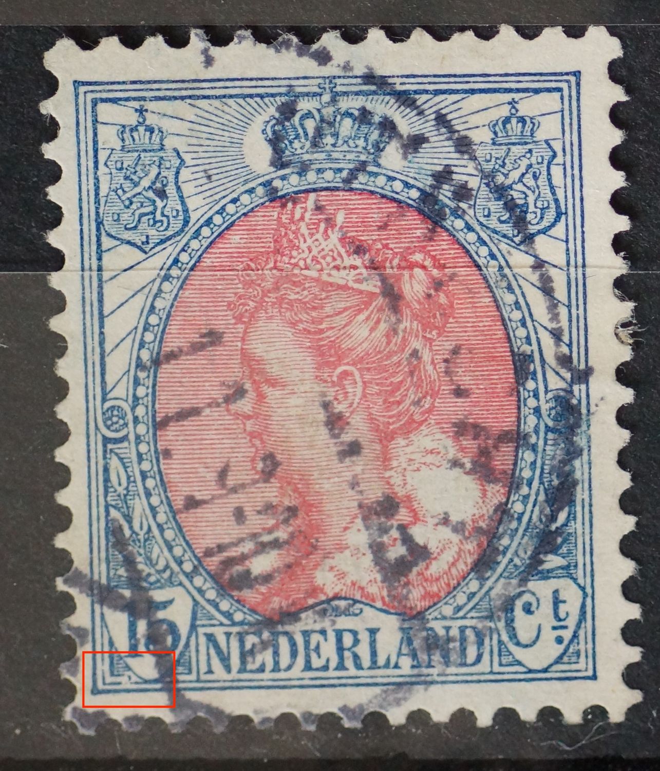 NVPH 65 - beschadiging en blauwe punt linksonder schild rondom 15
