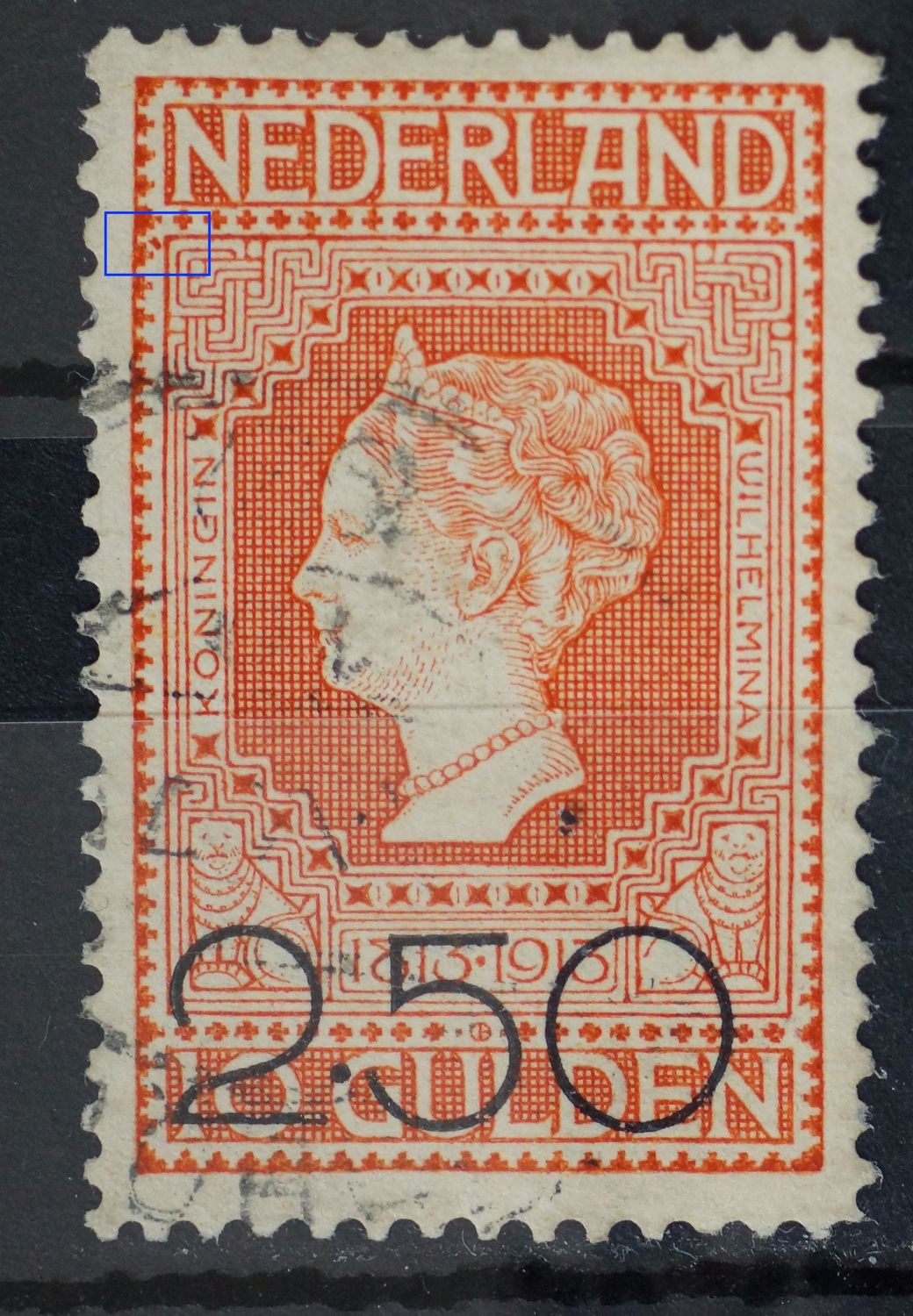 NVPH 105 - oranje vlek/punt tussen kaderlijnen links (105 PM)