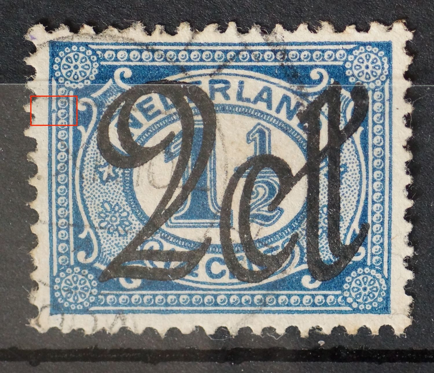 NVPH 115 - blauwe punt tussen kaderlijnen links