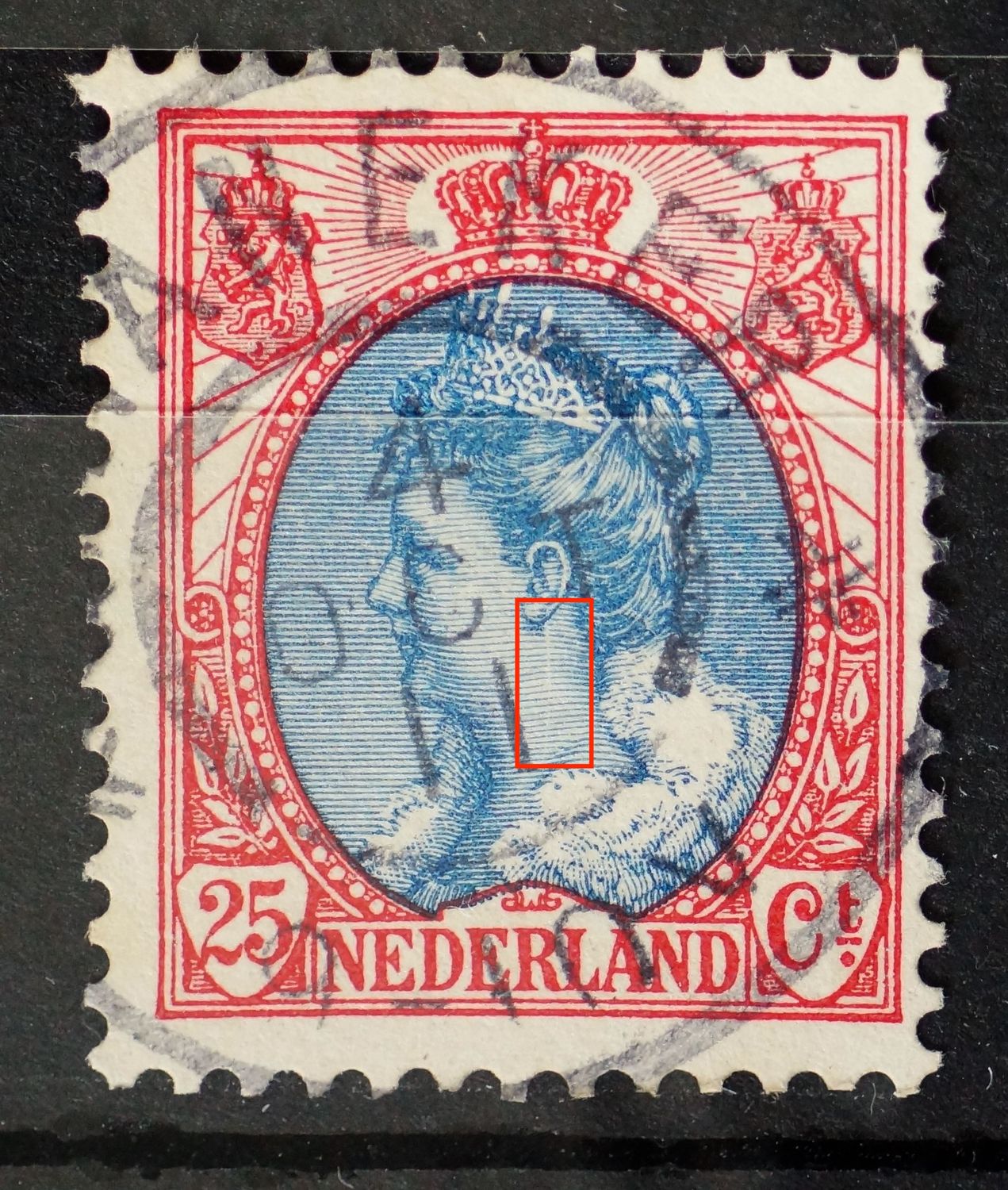 NVPH 71 - verticale witte kras onder het oor