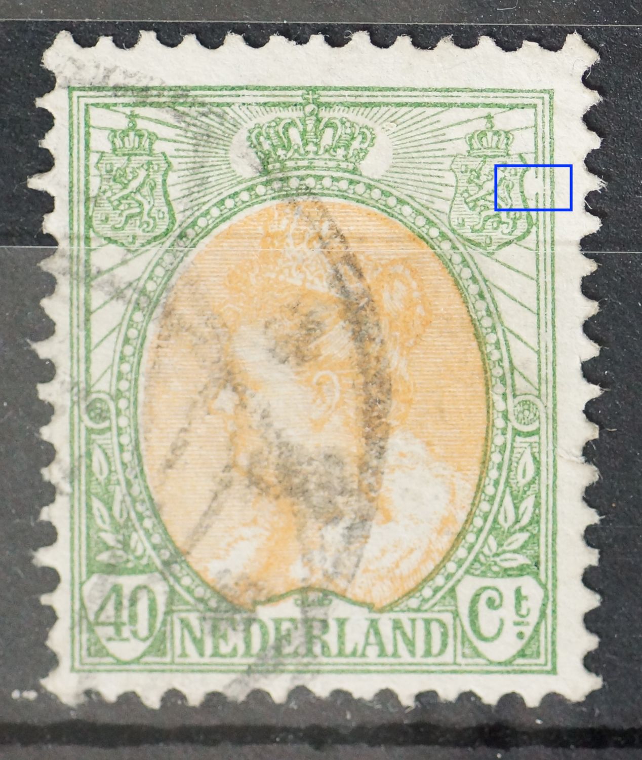 NVPH 73 - witte vlek rechts van rechter wapenschild (73 PM)