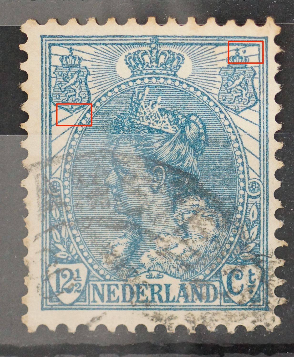 NVPH 63 - ro.a. blauwe vlek rechts van rechter wapenschild