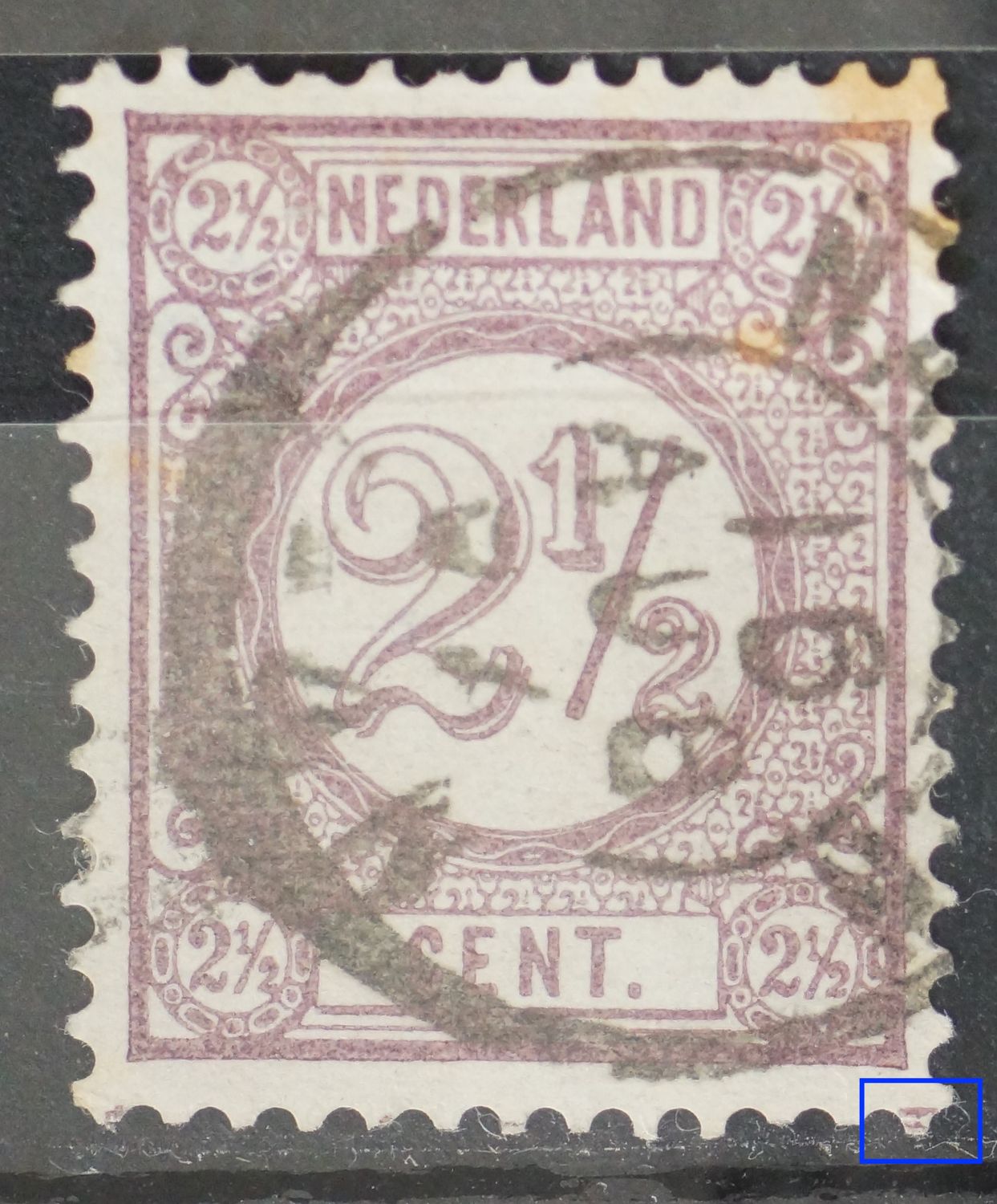 NVPH 33 - violette strepen rechter onderhoek (buiten zegelbeeld)